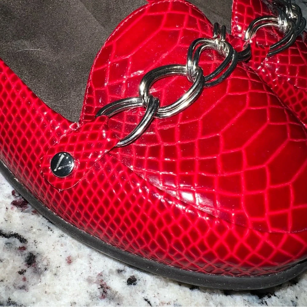 Vionic Women's Red Loafers size 10 never worn - Picture 4 of 8